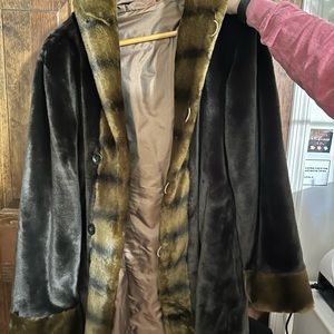 Women’s Vintage Faux Fur Coat